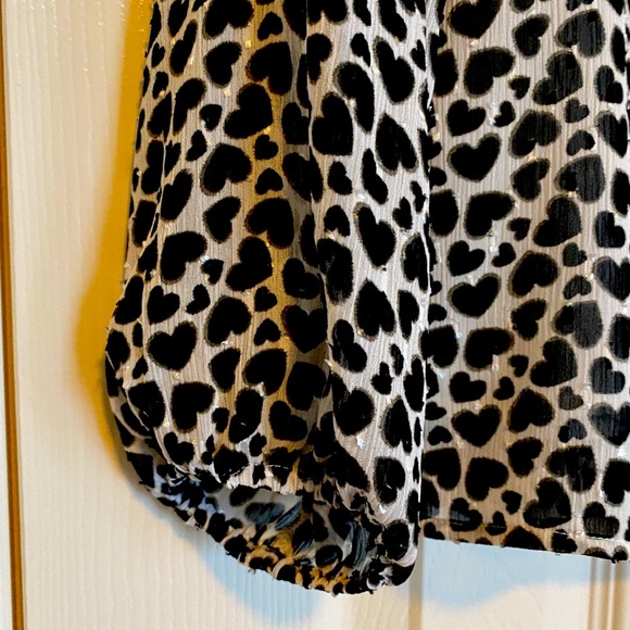 Women's Heart Patterned Blouse - Picture 5 of 15